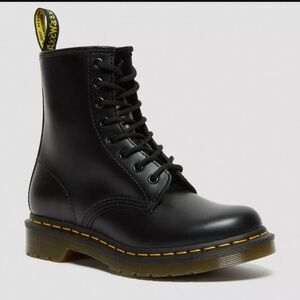 WOMENS DOC MARTENS 1460 SMOOTH LEATHER LACE UP BOOTS